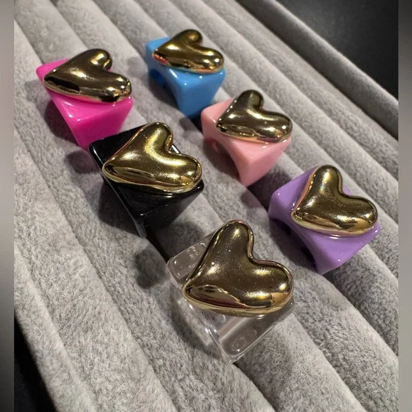 Purple Resin Heart Ring w/ Gold Tone Heart – Size 6 Statement Ring - Picture 15 of 16